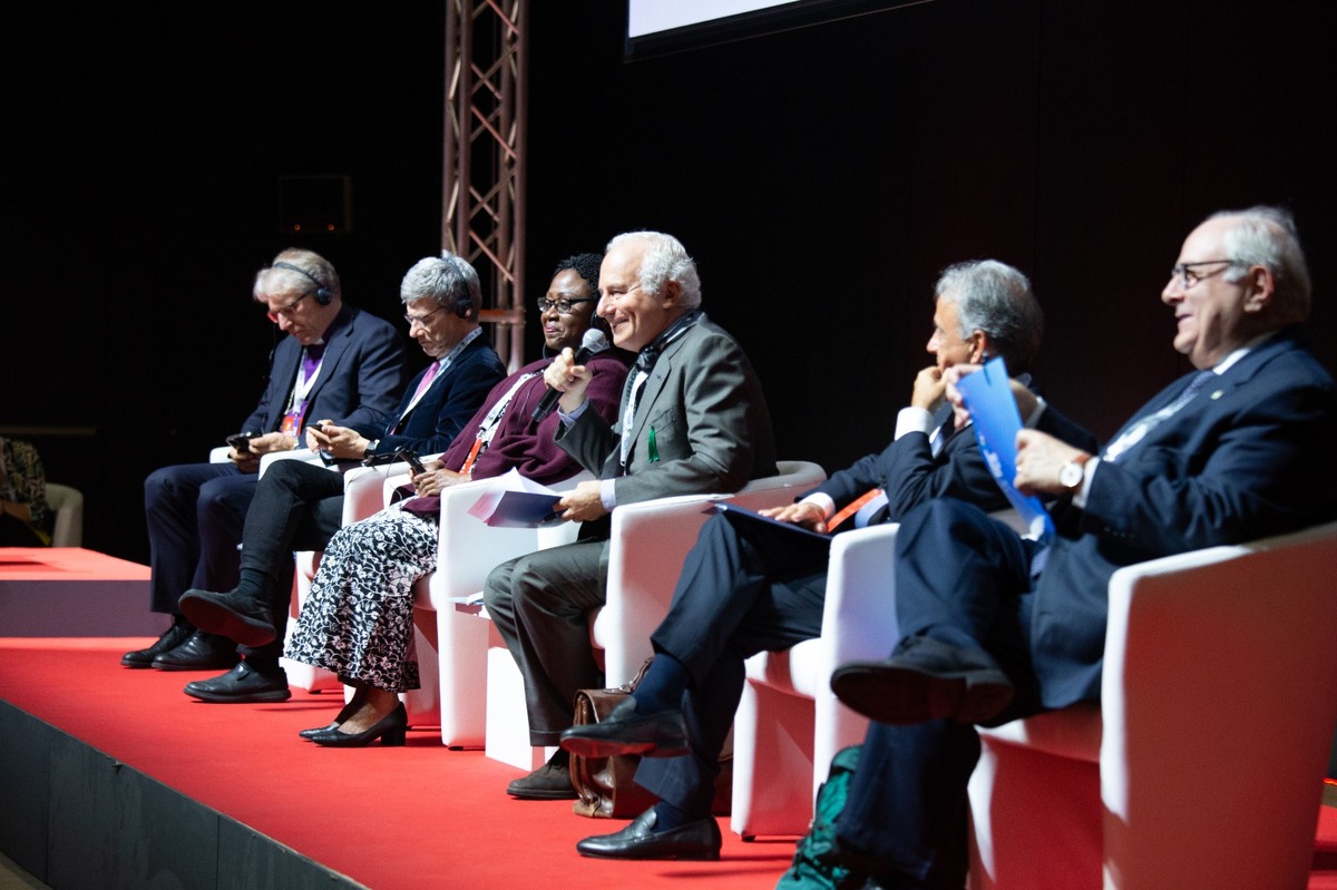 Forum 11 - Nessumo si salva da solo: dialogo e multilateralismo in un mondo diviso