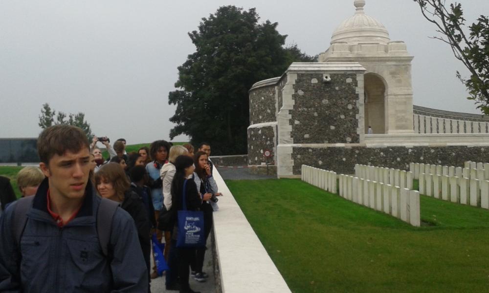 Youth from all over Europe visiting the war cemetery of Tyne Cot near Ypres, the front line of World War 1 #peaceisthefuture 