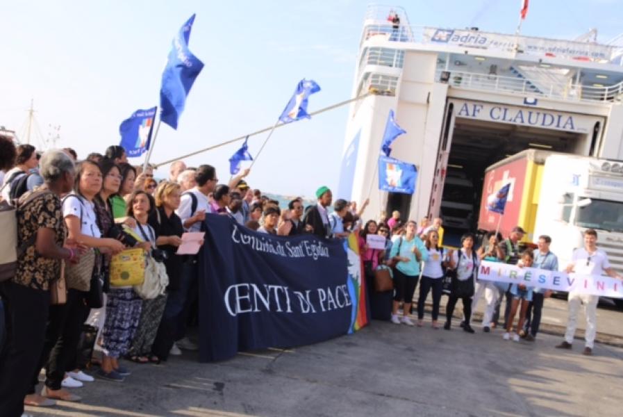 La nave della pace arriva in Albania 